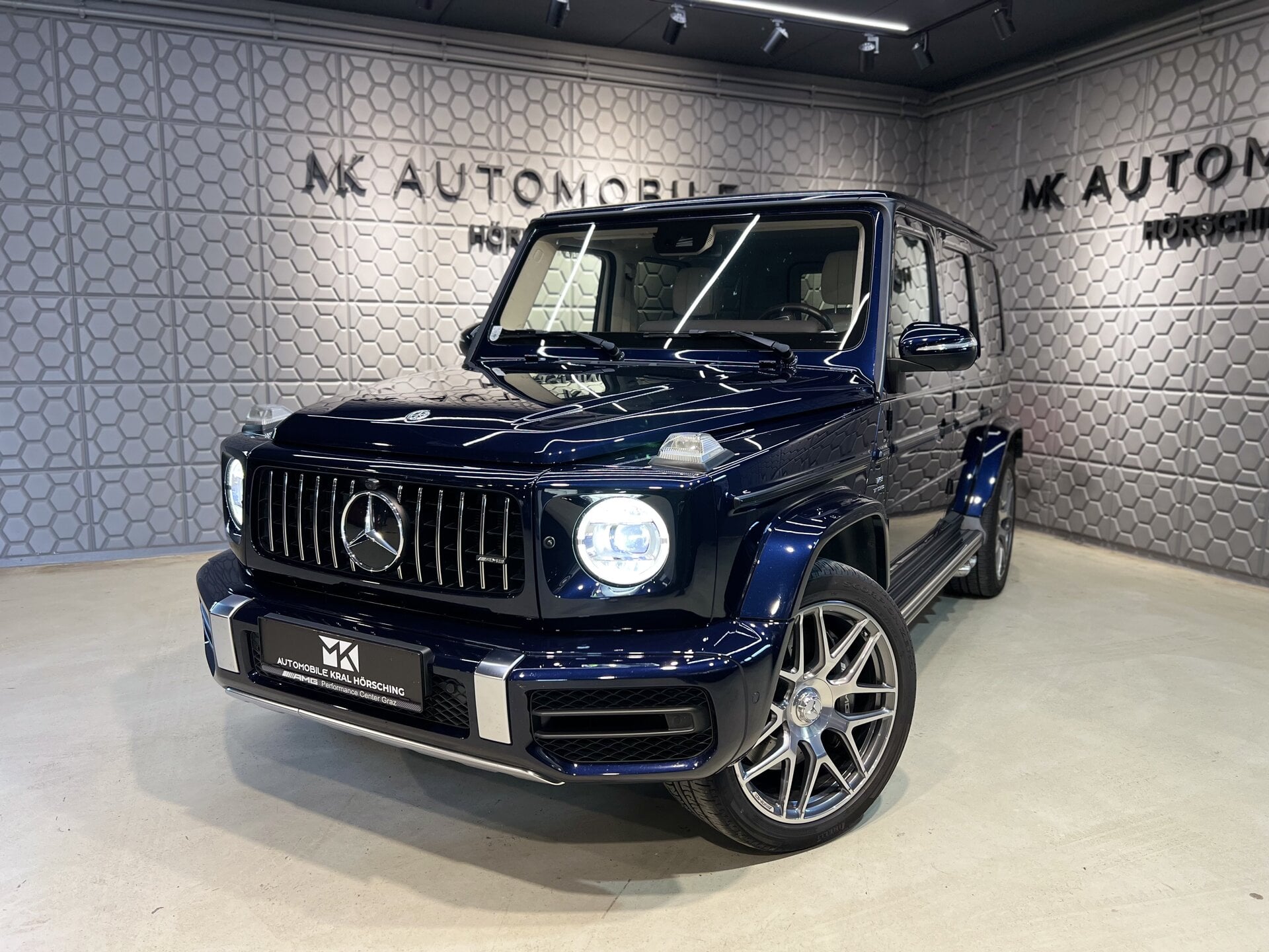 Mercedes-AMG G 63 im Showroom von M.K. Automobile